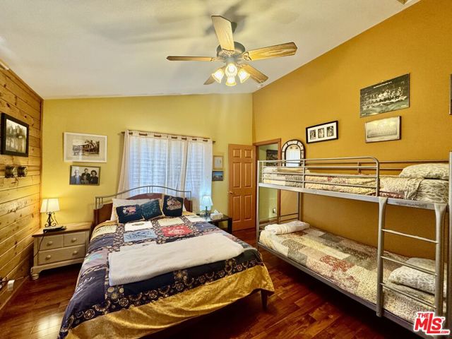 539 Lakewood Lane, Big Bear CA: https://media.crmls.org/mediaz/6272bcba-7bba-494c-9829-037dbdcd6314.jpg