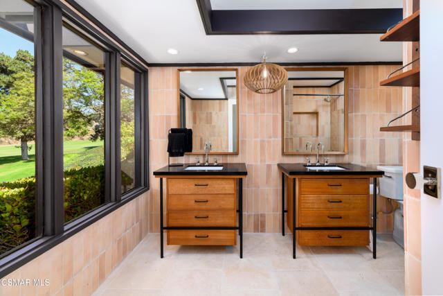 4787 Clubhouse Drive, Somis CA: https://media.crmls.org/mediaz/6272d1bd-6558-48f3-b9d3-e4df129802dd.jpg