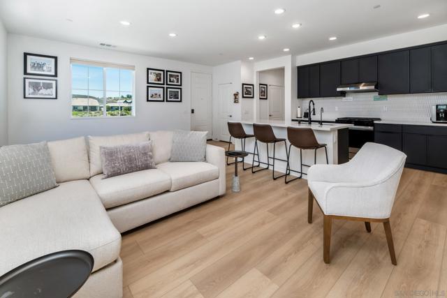 32395 Tannat Dr, Temecula CA: https://media.crmls.org/mediaz/62730541-679d-49f4-8763-c70e5f5aeeef.jpg