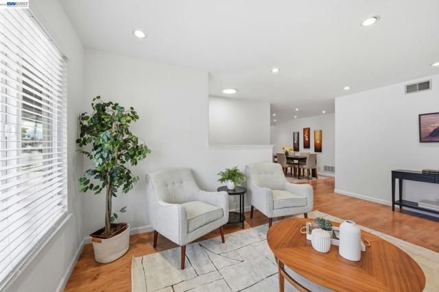 6387 Narcissus Ave, Newark CA: https://media.crmls.org/mediaz/627337e9-155b-4c04-8da1-e33d5a1ae42b.jpg