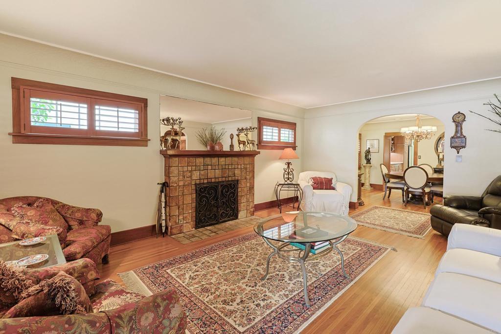 1027 Encino