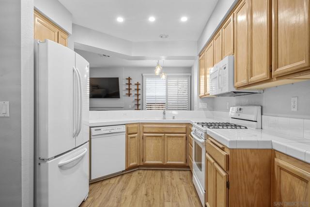 11378 Via Rancho San Diego, El Cajon CA: https://media.crmls.org/mediaz/6274243c-f902-4a14-9347-075e87309fe1.jpg