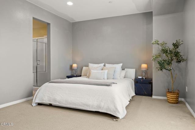 3102 N Oxnard Boulevard, Oxnard CA: https://media.crmls.org/mediaz/6274258a-0df0-4787-a056-3852de8bce74.jpg