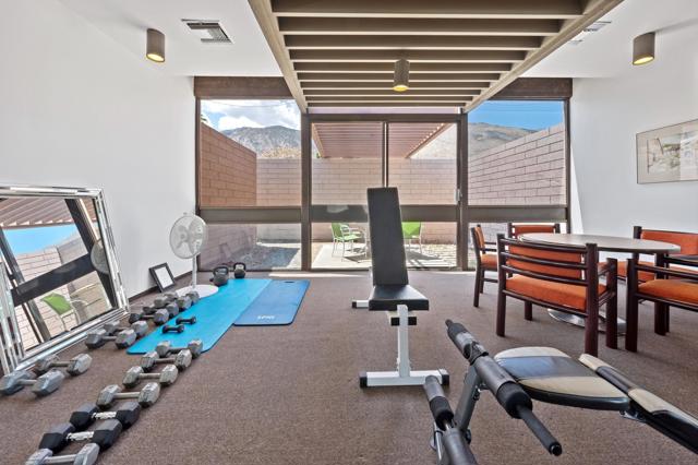 2696 S Sierra Madre, Palm Springs CA: https://media.crmls.org/mediaz/6274e1ca-c9b5-4616-9138-73eb94998d9b.jpg