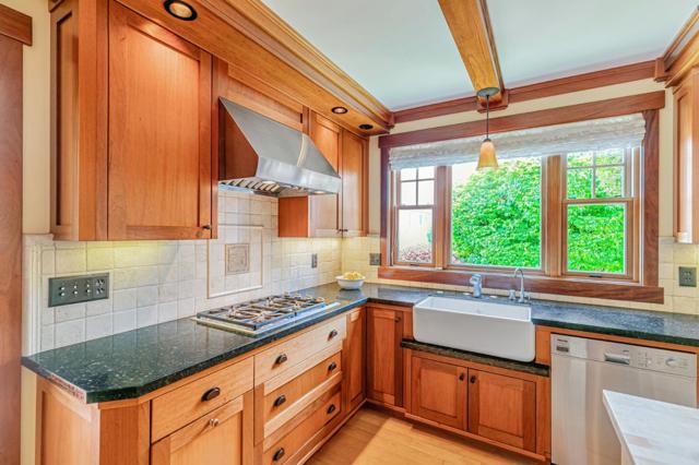 5005 Emerald Street, Capitola CA: https://media.crmls.org/mediaz/62753973-5db1-4d70-a077-9f04a207999a.jpg