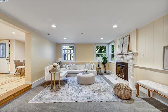 148 Auburn St, San Rafael CA: https://media.crmls.org/mediaz/62755beb-f707-42d7-8423-36ea41161e69.jpg