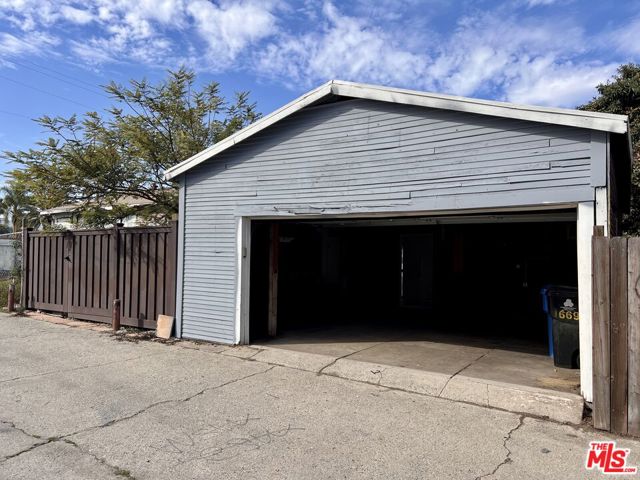669 W Sepulveda Street, San Pedro CA: https://media.crmls.org/mediaz/6275a550-a9e2-42dc-aff8-7c2efb95f85c.jpg