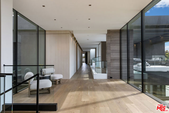 615 N Faring Road, Los Angeles CA: https://media.crmls.org/mediaz/6275b02c-ac5b-4a2a-adb5-fb3135ff1666.jpg