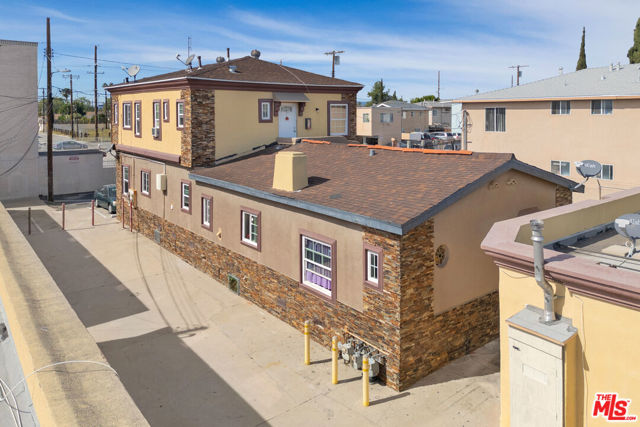 Image 5 of 27 For 11329 Sherman Way