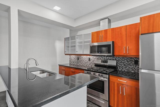 991 Sigsbee St, San Diego CA: https://media.crmls.org/mediaz/62766877-9f0f-4832-97c7-e56d38a4fd7d.jpg