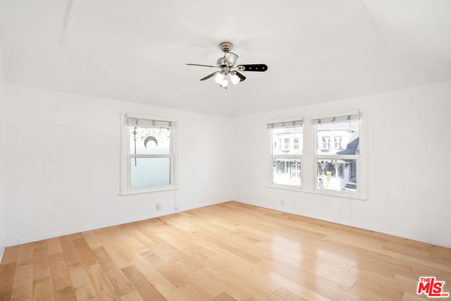 29 Brooks Avenue, Venice CA: https://media.crmls.org/mediaz/62767001-077e-4bbd-b320-2917b2322875.jpg