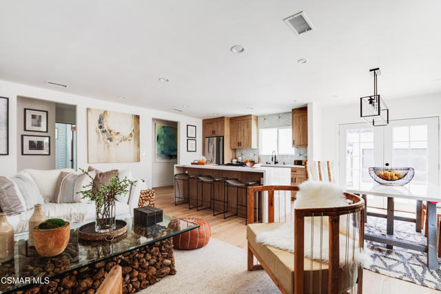 14322 W Collins Street, Sherman Oaks CA: https://media.crmls.org/mediaz/62768c50-f9ec-4011-86fc-02549790b7b6.jpg
