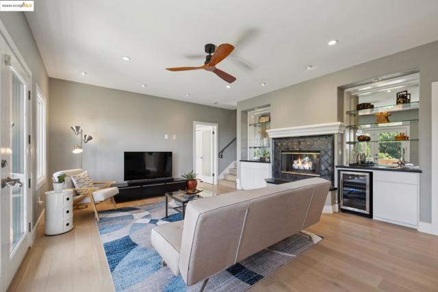260 Alvarado Rd, Berkeley CA: https://media.crmls.org/mediaz/6276f109-ef15-4149-a57c-35cb00331158.jpg