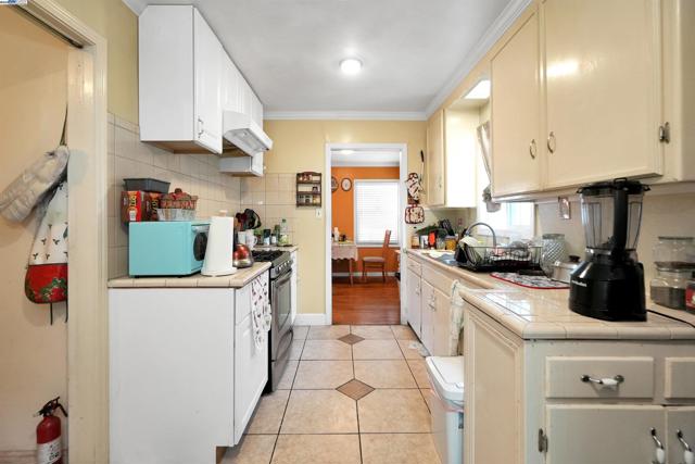 6133 Seminary Ave, Oakland CA: https://media.crmls.org/mediaz/62775d43-2e21-4a02-8de3-fc6ae52a3b40.jpg