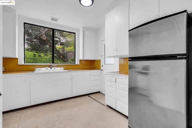 2340 Virginia St, Berkeley CA: https://media.crmls.org/mediaz/62782b7f-6dd2-4187-b65e-b722278e9934.jpg