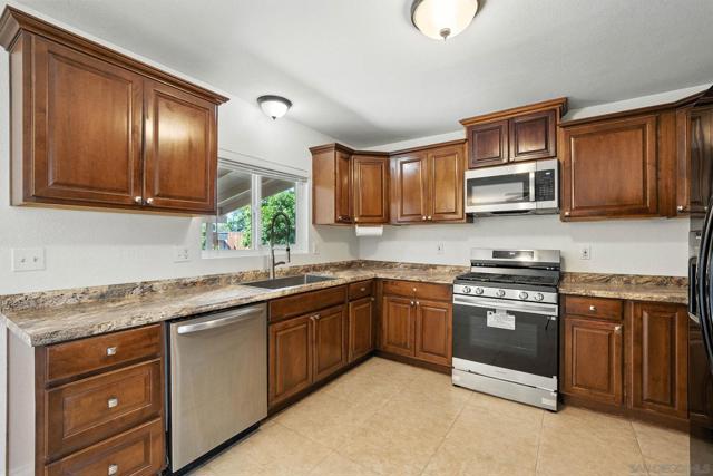 1660 Sycamore Dr., Chula Vista CA: https://media.crmls.org/mediaz/62785c22-be77-415b-a36e-7d05fadc898b.jpg