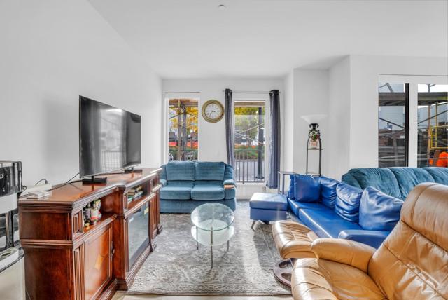 10 Innes Court, San Francisco CA: https://media.crmls.org/mediaz/62789af2-bbd8-4fd2-9ce9-a3254b7e595f.jpg