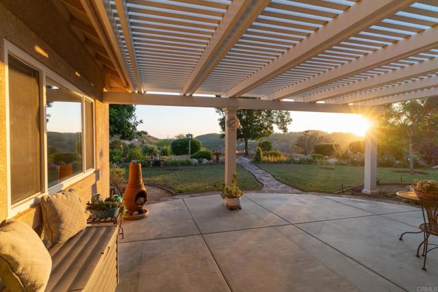 30646 Red Hawk Road, Valley Center CA: https://media.crmls.org/mediaz/6279cd17-c9b8-4cb5-b3f8-cd55c9ab2275.jpg