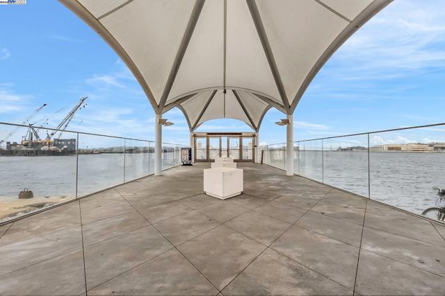 1811 3rd St, Alameda CA: https://media.crmls.org/mediaz/627a83d3-d032-4ac7-85a2-3a9720d47b28.jpg