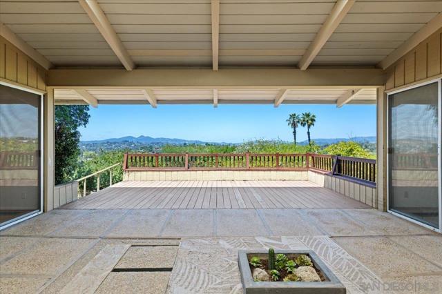 1421 Rincon Rd, Escondido CA: https://media.crmls.org/mediaz/627a9562-312c-4689-bed1-d176ccff772b.jpg
