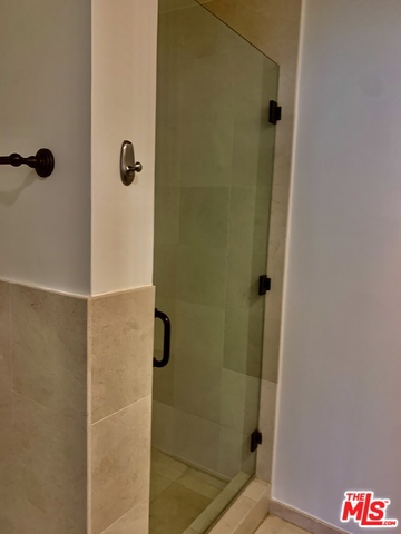 https://media.crmls.org/mediaz/627ab785-5db9-4caa-8594-76a22fe3cc0a.jpg?preset=X-Large