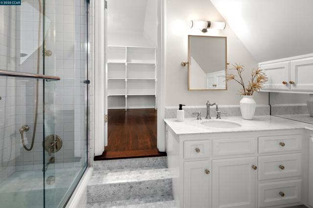 9 El Sueno, Orinda CA: https://media.crmls.org/mediaz/627ac1fe-9948-4c11-9063-839c2ac5d819.jpg