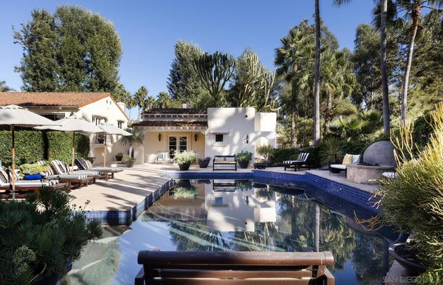 6977 Las Colinas, Rancho Santa Fe CA: https://media.crmls.org/mediaz/627b4baa-afbd-43e1-bb68-5453c7235d03.jpg