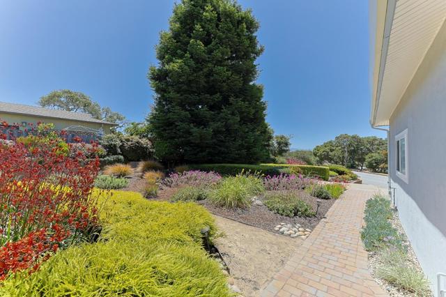 9355 Holly Oak Way, Salinas CA: https://media.crmls.org/mediaz/627c315c-b961-4216-b311-b285774856c2.jpg