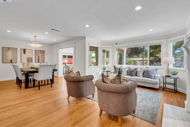 39478 Zacate Ave, Fremont CA: https://media.crmls.org/mediaz/627c71e4-6337-499b-8673-2533e2998cc7.jpg
