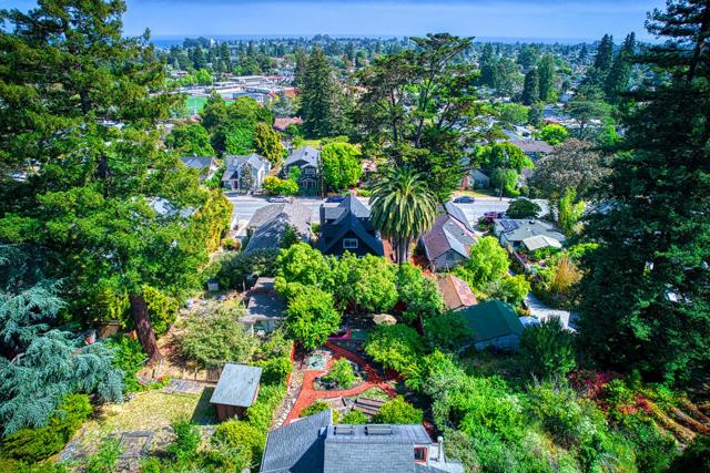 449 High Street, Santa Cruz CA: https://media.crmls.org/mediaz/627cc827-0524-4111-832f-09cfd7ad2fa4.jpg