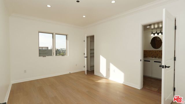 930 S Robertson Boulevard, Los Angeles CA: https://media.crmls.org/mediaz/627cf99b-a4ff-4313-893e-ee2d22db1012.jpg