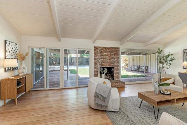 744 Los Altos Avenue, Los Altos CA: https://media.crmls.org/mediaz/627d6d00-01ec-4ff1-8675-fd0673083fef.jpg