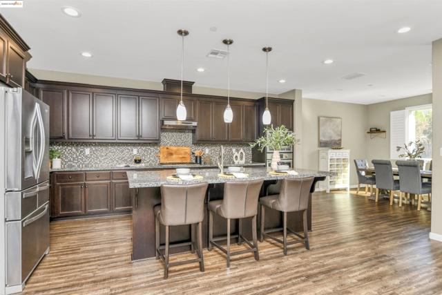 847 Dunmore St, Oakley CA: https://media.crmls.org/mediaz/627de385-56e9-44ed-8574-12bbe0ed0bd6.jpg