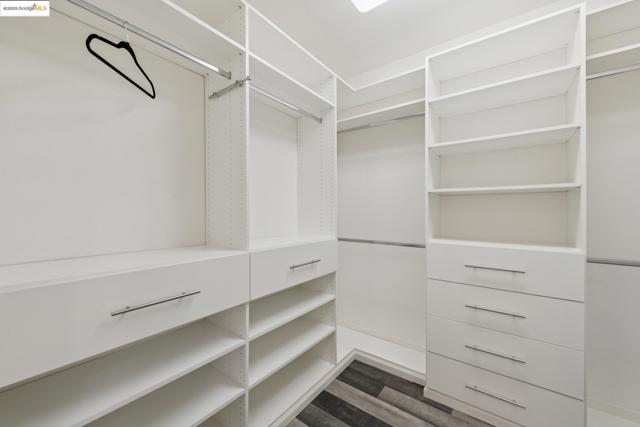 6757 Skyview Dr, Oakland CA: https://media.crmls.org/mediaz/627e23b9-a4b9-4e41-a100-a333eb8b7af8.jpg