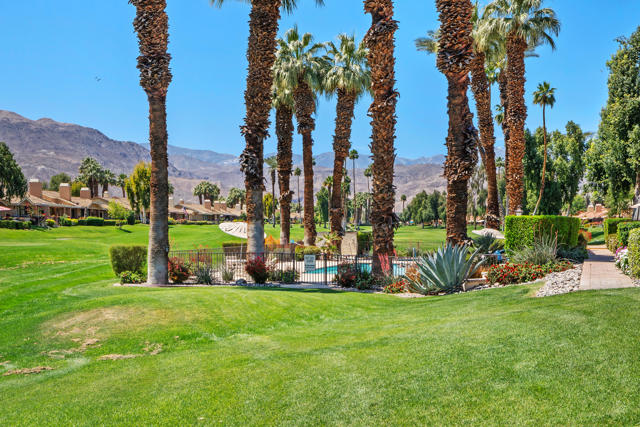 265 Calle Del Verano, Palm Desert CA: https://media.crmls.org/mediaz/627e5269-8ac9-4724-afda-1afbc77030a9.jpg