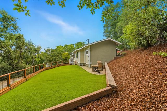 2315 Cheshire Way, Redwood City CA: https://media.crmls.org/mediaz/627e975e-02b6-4202-9a38-f78169b2cbf5.jpg
