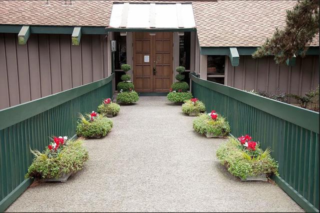 355 Half Moon Lane, Daly City CA: https://media.crmls.org/mediaz/627f3d39-f093-4de1-9b33-5d5b7c019011.jpg