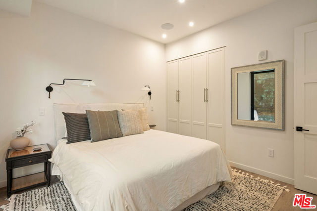 1333 Beverly Green Drive, Los Angeles CA: https://media.crmls.org/mediaz/627f4316-dabc-4da0-9187-2aba007245c6.jpg