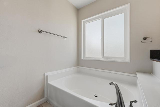 Detail Gallery Image 22 of 40 For 647 via Costa Rica, Vista,  CA 92081 - 3 Beds | 2 Baths