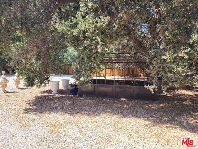 118 W Carlisle Road, Westlake Village CA: https://media.crmls.org/mediaz/627f807c-bf07-48bc-9f8b-418f10348296.jpg