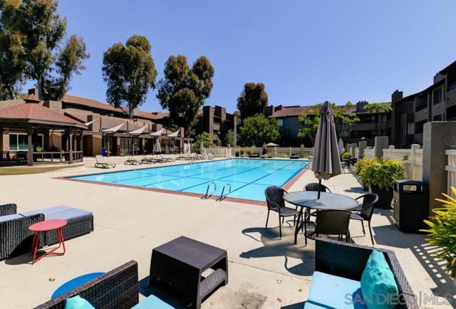 10400 Caminito Cuervo, San Diego CA: https://media.crmls.org/mediaz/627f87d3-8cb4-44a1-9cde-3667f335106f.jpg