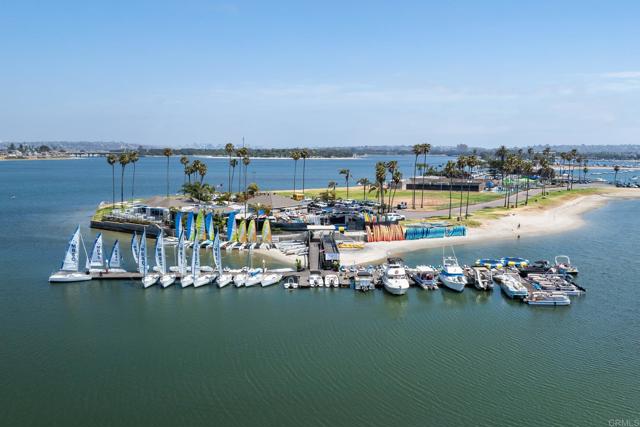 3750 Bayside Walk, San Diego CA: https://media.crmls.org/mediaz/62802a3d-4061-477c-94d5-2d4a1b7f3e79.jpg