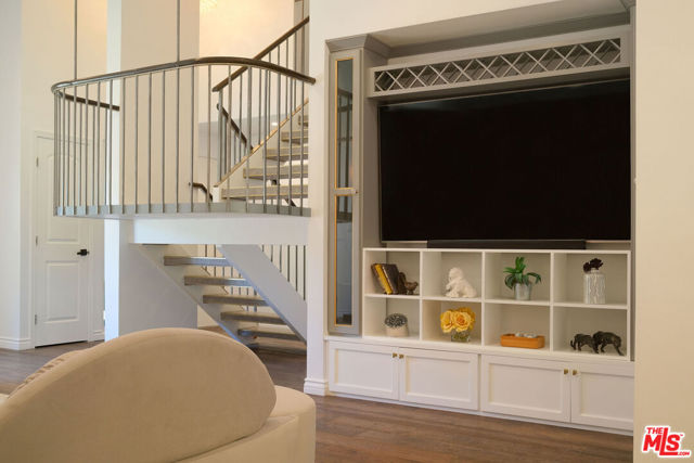 17149 Clemons Drive, Encino CA: https://media.crmls.org/mediaz/62811208-adeb-4d25-b435-5b6a1153fadd.jpg