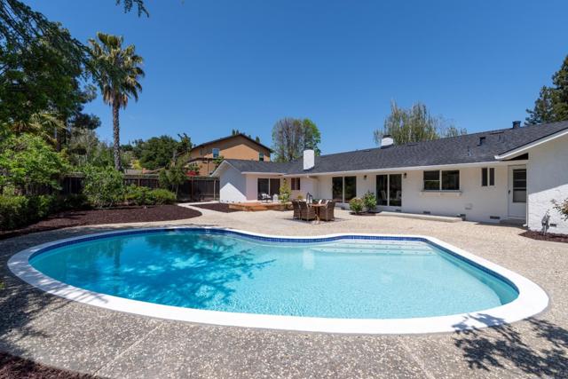 20722 Verde Vista Lane, Saratoga CA: https://media.crmls.org/mediaz/62812e1a-5a7f-4fe8-8e5a-52d5cdf206e2.jpg