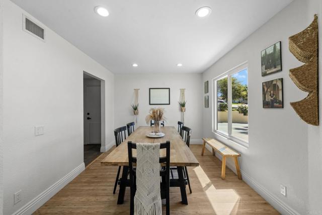 41910 Humber Drive, Temecula CA: https://media.crmls.org/mediaz/62815fe8-7212-41b5-a7a6-a5312dea1ef3.jpg