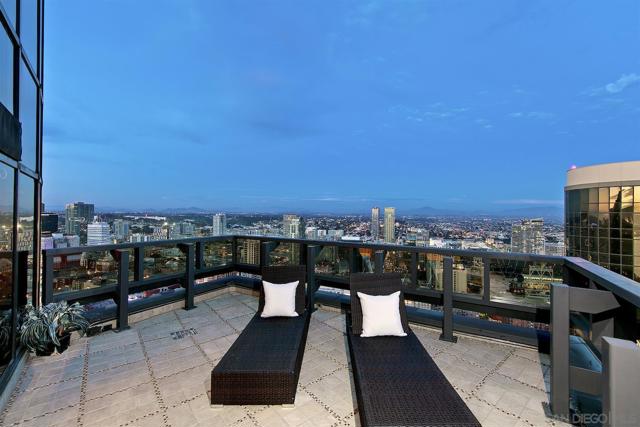 100 Harbor Dr, San Diego CA: https://media.crmls.org/mediaz/6281a1d0-faa9-4695-9bdf-bb5dad4b957e.jpg