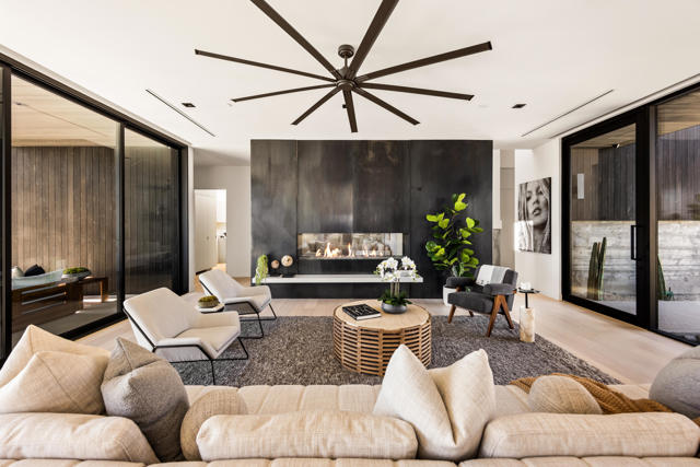 2085 Desert Flower Court, Palm Springs CA: https://media.crmls.org/mediaz/6281a39b-62f0-440d-a4f0-987d2404b41f.jpg