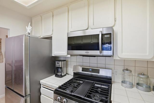 461 Dela Vina Avenue, Monterey CA: https://media.crmls.org/mediaz/6281dd03-7e57-43c4-aef3-445d6b5ff7b2.jpg