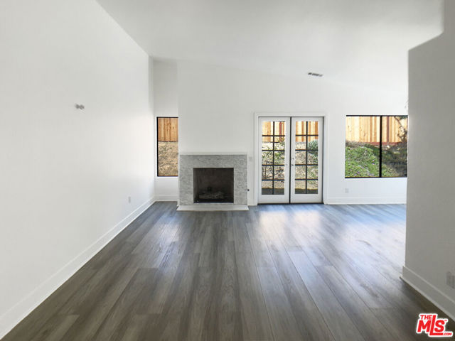 21 Calle Coturno, Rancho Santa Margarita CA: https://media.crmls.org/mediaz/6282c4c3-bd09-4583-b0c7-a1b0052bdf62.jpg