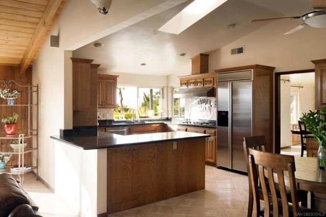 13671 Orchard Gate Rd, Poway CA: https://media.crmls.org/mediaz/628306f1-617f-4e93-b59f-59940117305b.jpg